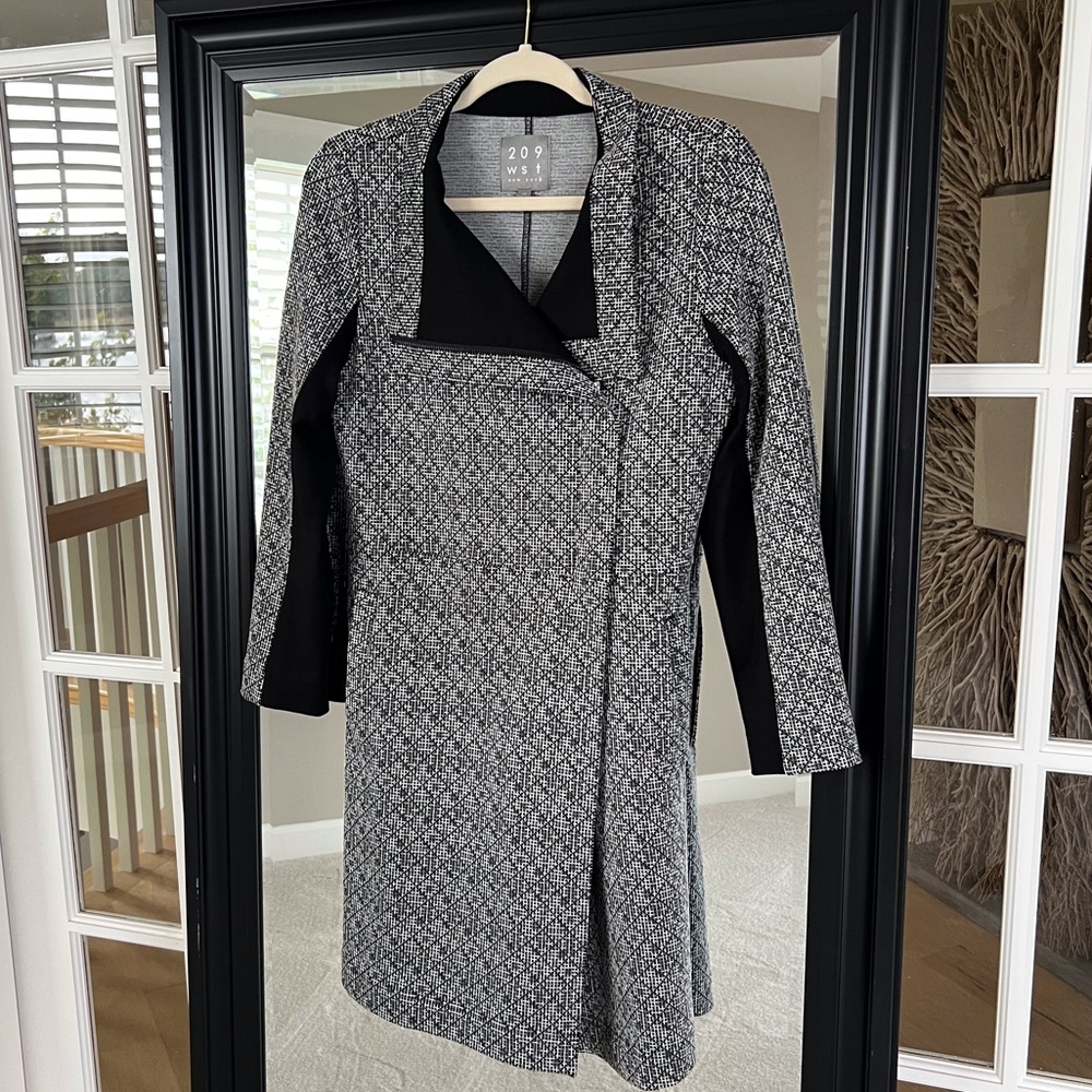 Black and White Career Wear light weight zip jacket - XS